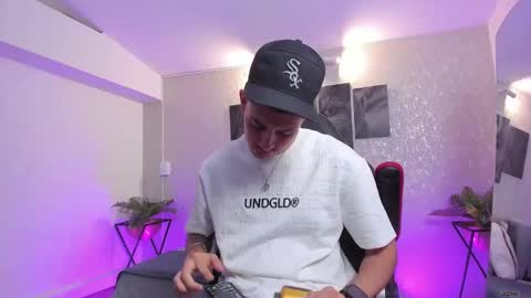 Nils online show from 10.15.25