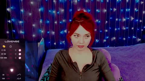 Snapshot of nimfeya chatting on 12.22.24 Nimfeya online show from 12.22.24