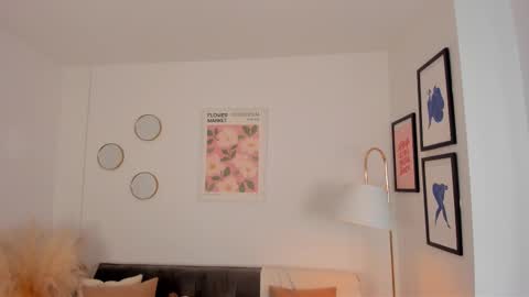 NINA online show from 02.10.25