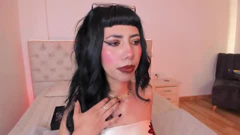 Nina Fox  online show from 04.24.26