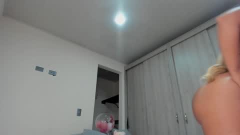 Snapshot of nina_fuentes chatting on 12.11.24 Catalina online show from 12.11.24