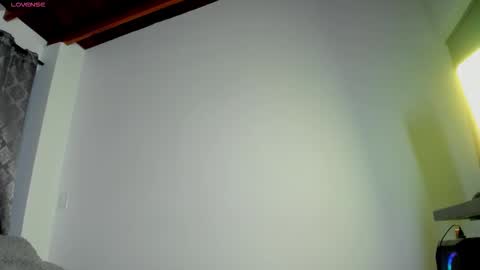 Snapshot of nina_fuentes chatting on 10.03.25 Catalina online show from 10.03.25