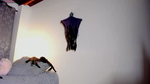 Snapshot of nina_fuentes chatting on 10.20.25 Catalina online show from 10.20.25