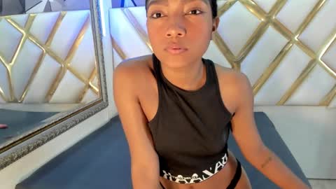 nina_kong online show from 09.18.25
