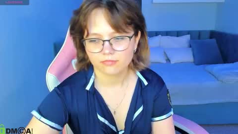 nina lunaa online show from 09.09.25
