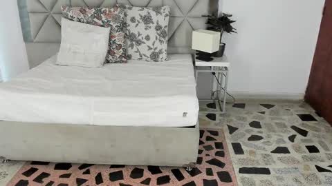  Nina  online show from 09.27.25