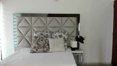  Nina  online show from 10.28.25