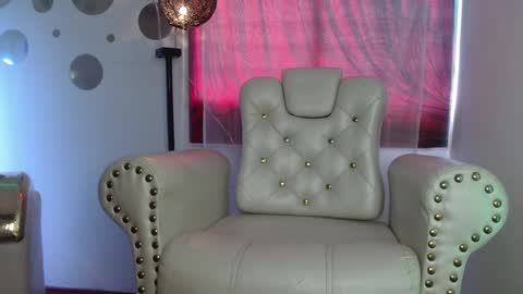 Nina Roser online show from 09.25.25