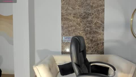 Nina online show from 10.19.25