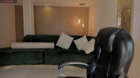 Nina online show from 10.29.25