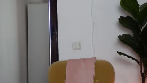 NinaCrystal online show from 11.12.25