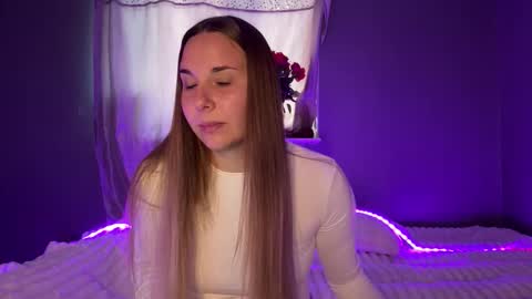 ninaglow_ online show from 09.24.25