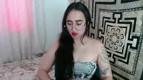 N I N A online show from 10.04.25