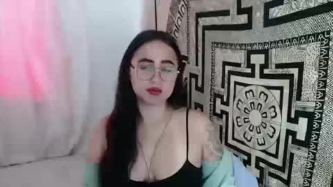 N I N A online show from 10.15.25