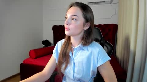 Snapshot of ninalior chatting on 10.22.25 NinaLior online show from 10.22.25