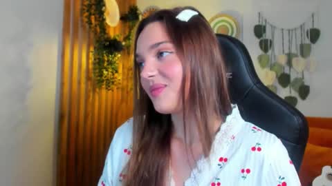 Snapshot of ninalior chatting on 10.25.25 NinaLior online show from 10.25.25