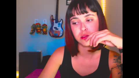 Snapshot of ninapellegrini17 chatting on 10.27.25 ninapellegrini17 online show from 10.27.25
