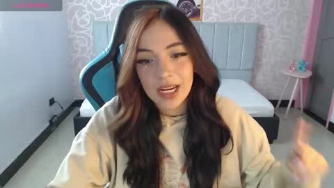 Snapshot of ninfa_ch chatting on 12.21.24 Ninfa  online show from 12.21.24