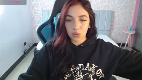 Snapshot of ninfa_ch chatting on 12.23.24 Ninfa  online show from 12.23.24