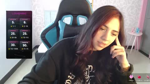 Snapshot of ninfa_ch chatting on 12.23.24 Ninfa  online show from 12.23.24