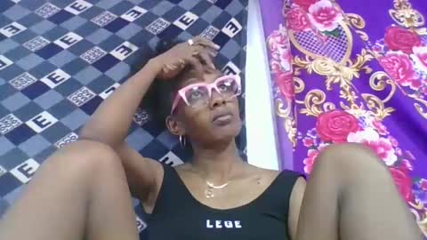 ninie246746 online show from 04.15.26