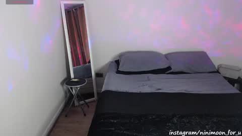 Snapshot of ninimoon chatting on 12.23.24 Ninimoon online show from 12.23.24