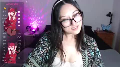 Snapshot of ninimoon chatting on 10.05.25 Ninimoon online show from 10.05.25