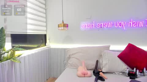 Ninna  online show from 12.15.24