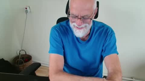 Snapshot of nipplesilverdad55 chatting on 10.15.25 nipplesilverdad55 online show from 10.15.25