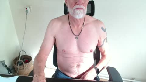 Snapshot of nipplesilverdad55 chatting on 10.18.25 nipplesilverdad55 online show from 10.18.25