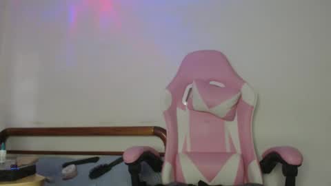 Snapshot of nisernamxxx chatting on 09.21.25 Nicolle online show from 09.21.25