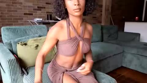 NIVIA WOLFE online show from 05.07.26