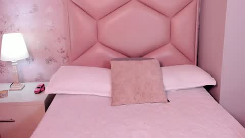 Snapshot of noa_butterfly chatting on 12.30.24   ambarsulliva  online show from 12.30.24