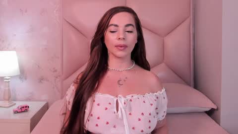 Snapshot of noa_butterfly chatting on 01.08.25   ambarsulliva  online show from 01.08.25