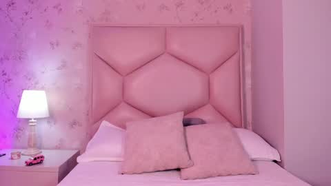 Snapshot of noa_butterfly chatting on 01.28.25   ambarsulliva  online show from 01.28.25