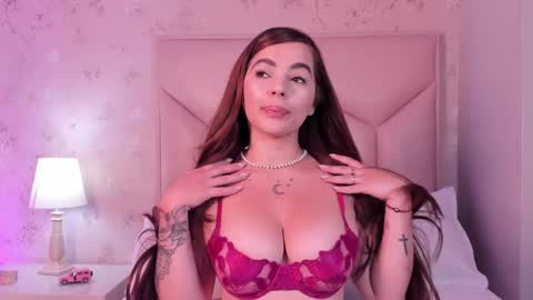 Snapshot of noa_butterfly chatting on 02.04.25   ambarsulliva  online show from 02.04.25