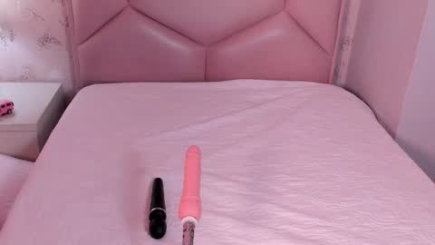 Snapshot of noa_butterfly chatting on 02.08.25   ambarsulliva  online show from 02.08.25