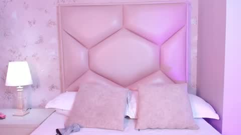 Snapshot of noa_butterfly chatting on 10.04.25   ambarsulliva  online show from 10.04.25