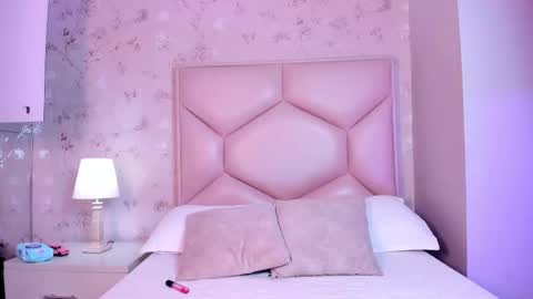 Snapshot of noa_butterfly chatting on 10.07.25   ambarsulliva  online show from 10.07.25