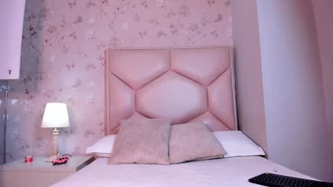 Snapshot of noa_butterfly chatting on 10.28.25   ambarsulliva  online show from 10.28.25