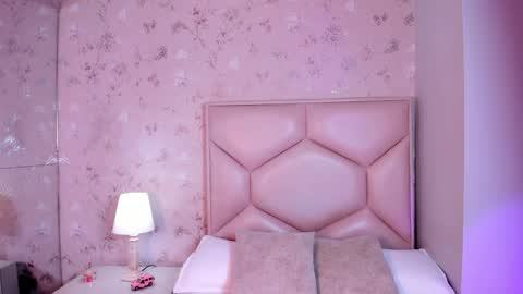 Snapshot of noa_butterfly chatting on 10.29.25   ambarsulliva  online show from 10.29.25