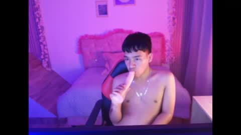 Snapshot of noa_hot69 chatting on 05.25.26 Noah online show from 05.25.26