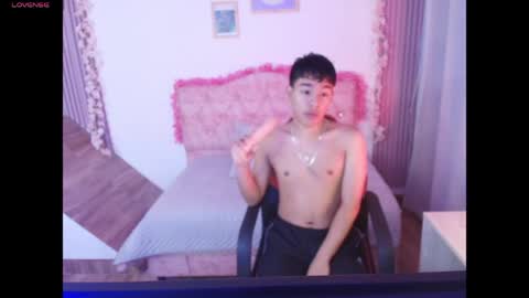 Snapshot of noa_hot69 chatting on 05.26.26 Noah online show from 05.26.26