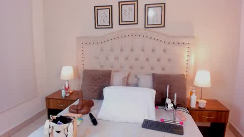 NATHALIA MORENO online show from 09.29.25