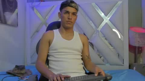 Snapshot of noah_carter66 chatting on 01.15.25 noah online show from 01.15.25