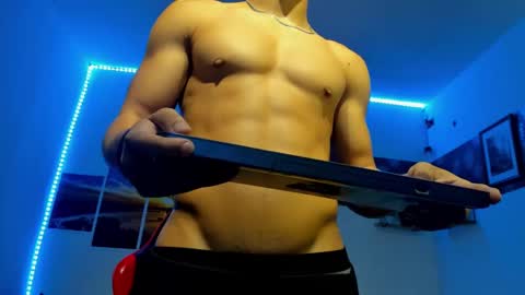 noah_flynn1 online show from 10.17.25