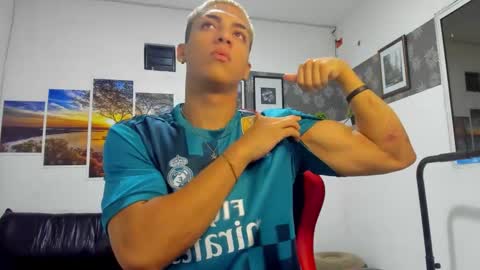 noah_flynn1 online show from 11.22.25