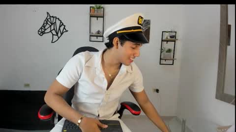 Snapshot of noah_katz chatting on 10.20.25 Noah online show from 10.20.25
