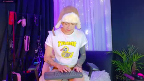 Snapshot of noah_lambert chatting on 12.17.25 Noah online show from 12.17.25