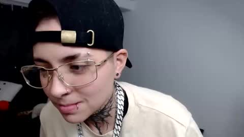 noah hehim    online show from 12.06.24